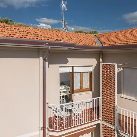 La Sirenetta By Interhome Lido di Camaiore