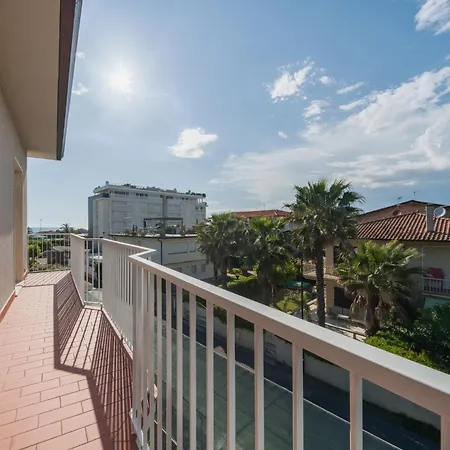 La Sirenetta By Interhome Lido di Camaiore